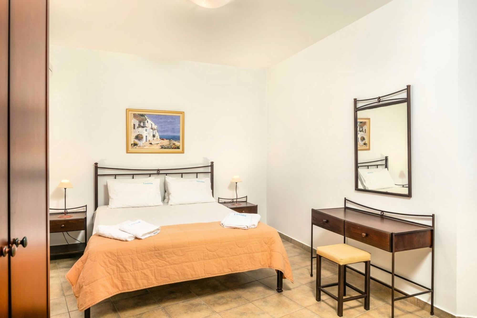 Apartment Livanios Adamantas (Milos)
